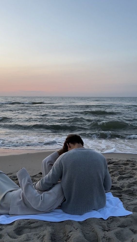 couple-on-the-beach